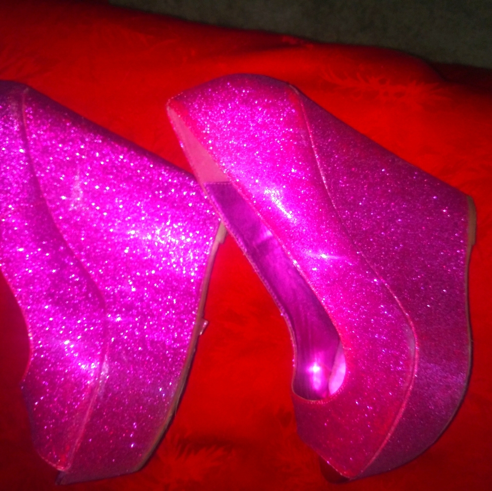 Glitter Rose Wedge